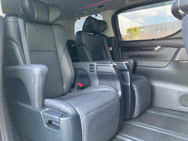 アルファード Ｓ　Ｃパッケージ　新品タイヤ／サンルーフ／ディスプレイオーディオ＋ナビ９インチ／フリップダウンモニター　純正　１２．１インチ／トヨタセーフティセンス／両側電動スライドドア／シートヒーター　前席／シート　合皮　電動シート（5枚目）