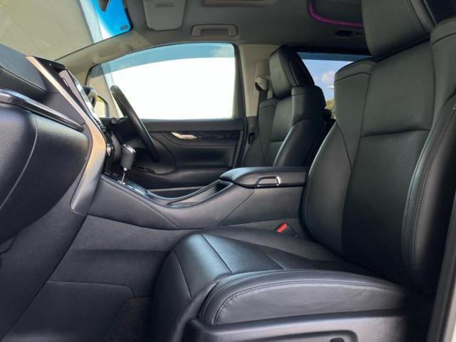 アルファード Ｓ　Ｃパッケージ　新品タイヤ／サンルーフ／ディスプレイオーディオ＋ナビ９インチ／フリップダウンモニター　純正　１２．１インチ／トヨタセーフティセンス／両側電動スライドドア／シートヒーター　前席／シート　合皮　電動シート（7枚目）