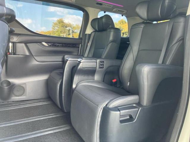 アルファード Ｓ　Ｃパッケージ　新品タイヤ／サンルーフ／ディスプレイオーディオ＋ナビ９インチ／フリップダウンモニター　純正　１２．１インチ／トヨタセーフティセンス／両側電動スライドドア／シートヒーター　前席／シート　合皮　電動シート（8枚目）