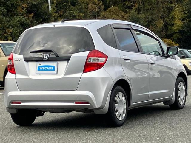 フィット １３Ｇ　新品タイヤ／純正　ＳＤナビ／ＥＴＣ／ＥＢＤ付ＡＢＳ／バックモニター／フルセグＴＶ／ＤＶＤ／パワーウインドウ／キーレスエントリー／パワーステアリング／盗難防止システム／マニュアルエアコン　バックカメラ（3枚目）