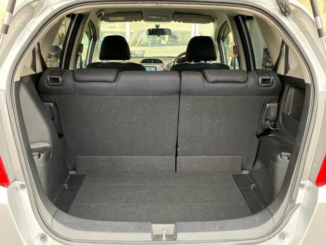 フィット １３Ｇ　新品タイヤ／純正　ＳＤナビ／ＥＴＣ／ＥＢＤ付ＡＢＳ／バックモニター／フルセグＴＶ／ＤＶＤ／パワーウインドウ／キーレスエントリー／パワーステアリング／盗難防止システム／マニュアルエアコン　バックカメラ（8枚目）