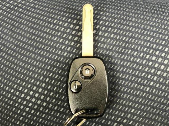 フィット １３Ｇ　新品タイヤ／純正　ＳＤナビ／ＥＴＣ／ＥＢＤ付ＡＢＳ／バックモニター／フルセグＴＶ／ＤＶＤ／パワーウインドウ／キーレスエントリー／パワーステアリング／盗難防止システム／マニュアルエアコン　バックカメラ（42枚目）