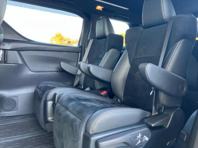 アルファード Ｓタイプゴールド３　ディスプレイオーディオ＋ナビ９インチ／フリップダウンモニター　純正　１２．１インチ／トヨタセーフティセンス／両側電動スライドドア／車線逸脱防止支援システム／シート　ハーフレザー　衝突被害軽減システム（8枚目）