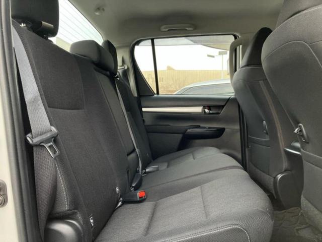 ハイラックス 4WD Z 新品タイヤ/純正 SDナビ/トヨタセーフティセンス/車線逸脱防止支援システム/ヘッドランプ LED/Bluetooth接続/ETC/EBD付ABS/横滑り防止装置/アイドリングストップ 4WD(5枚目)