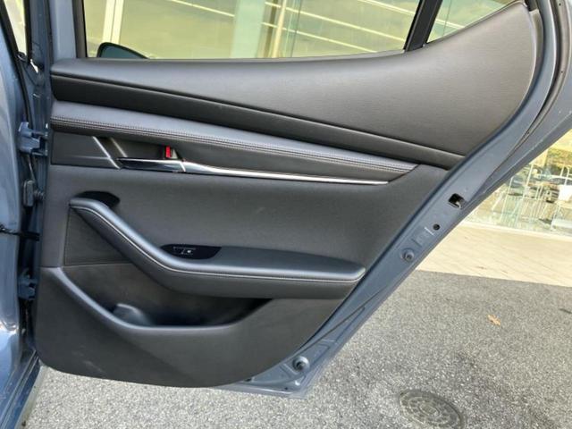 ＭＡＺＤＡ３ファストバック ＸＤプロアクティブ　新品タイヤ／ＢＯＳＥ／保証書／純正　ＳＤナビ／アイアクティブセンス（マツダ）／３６０°ビューモニター／車線逸脱防止支援システム／ヘッドランプ　ＬＥＤ／Ｂｌｕｅｔｏｏｔｈ接続／ＥＴＣ／ＥＢＤ付ＡＢＳ（21枚目）