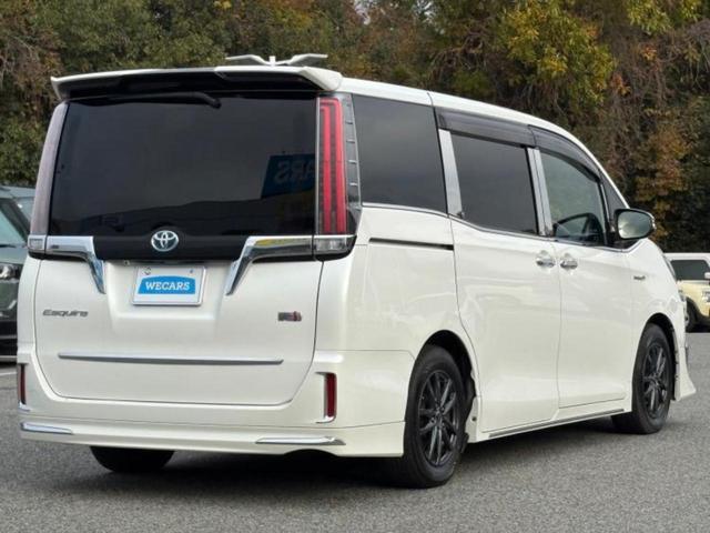 エスクァイア ハイブリッドＸｉ　新品タイヤ／社外エアロ／保証書／社外　１１インチ　ＳＤナビ／フリップダウンモニター　社外　１２．８インチ／トヨタセーフティセンス／両側電動スライドドア／シートヒーター／ヘッドランプ　ＬＥＤ　ＥＴＣ（3枚目）