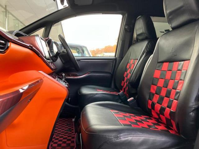 エスクァイア ハイブリッドＸｉ　新品タイヤ／社外エアロ／保証書／社外　１１インチ　ＳＤナビ／フリップダウンモニター　社外　１２．８インチ／トヨタセーフティセンス／両側電動スライドドア／シートヒーター／ヘッドランプ　ＬＥＤ　ＥＴＣ（7枚目）