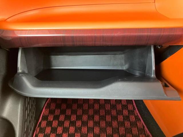 エスクァイア ハイブリッドＸｉ　新品タイヤ／社外エアロ／保証書／社外　１１インチ　ＳＤナビ／フリップダウンモニター　社外　１２．８インチ／トヨタセーフティセンス／両側電動スライドドア／シートヒーター／ヘッドランプ　ＬＥＤ　ＥＴＣ（38枚目）