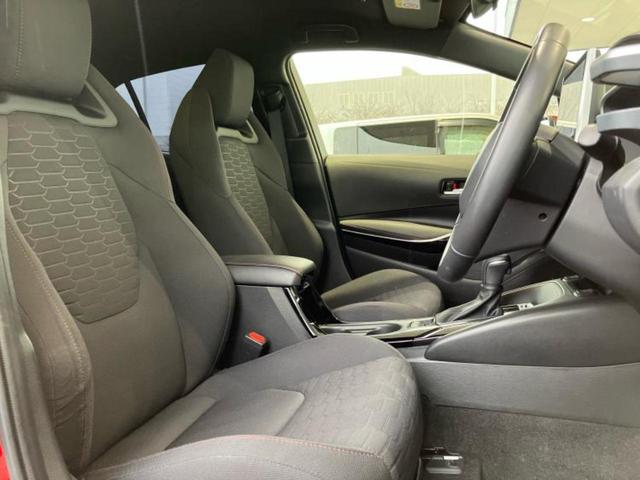 カローラスポーツ ハイブリッドＧ　Ｚ　新品タイヤ／保証書／純正　ＳＤナビ／トヨタセーフティセンス／シートヒーター　前席／車線逸脱防止支援システム／ヘッドランプ　ＬＥＤ／Ｂｌｕｅｔｏｏｔｈ接続／ＥＴＣ／ＥＢＤ付ＡＢＳ／横滑り防止装置（4枚目）