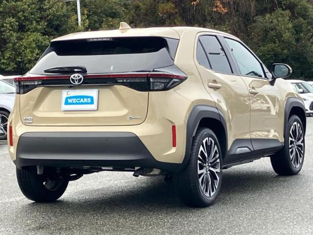 ヤリスクロス ハイブリッドＺ　保証書／ディスプレイオーディオ＋ナビ１０．５インチ／トヨタセーフティセンス／シートヒーター／パノラミックビューモニター／車線逸脱防止支援システム／シート　ハーフレザー／ヘッドランプ　ＬＥＤ（3枚目）