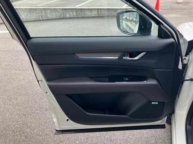 ＣＸ－５ ４ＷＤ　ＸＤエクスクルーシブモード　サンルーフ／ＢＯＳＥ／保証書／純正　ＳＤナビ／衝突安全装置／シートヒーター　前席／３６０°ビューモニター／車線逸脱防止支援システム／シート　合皮／電動バックドア／ヘッドランプ　ＬＥＤ　電動シート（23枚目）