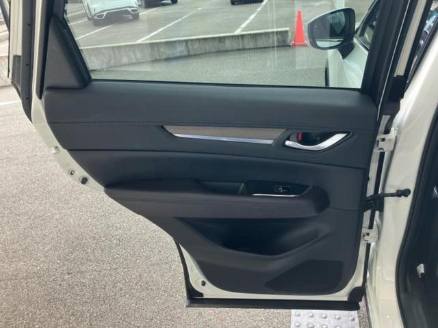 ＣＸ－５ ４ＷＤ　ＸＤエクスクルーシブモード　サンルーフ／ＢＯＳＥ／保証書／純正　ＳＤナビ／衝突安全装置／シートヒーター　前席／３６０°ビューモニター／車線逸脱防止支援システム／シート　合皮／電動バックドア／ヘッドランプ　ＬＥＤ　電動シート（24枚目）