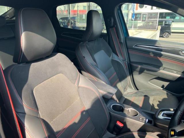 アルカナ ルノー・スポールラインマイルドハイブリッド 新品タイヤ/保証書/ディスプレイオーディオ/衝突安全装置/シートヒーター/全方位モニター/車線逸脱防止支援システム/シート ハーフレザー/パーキングアシスト 自動操舵/ヘッドランプ LED 電動シート(4枚目)