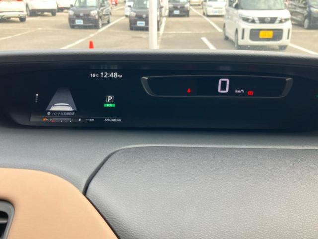 セレナ ハイウェイスターＶセレクション　新品タイヤ／純正　９インチ　メモリーナビ／フリップダウンモニター　純正　１１インチ／エマージェンシーブレーキ／両側電動スライドドア／アラウンドビューモニター／車線逸脱防止支援システム　全周囲カメラ（15枚目）