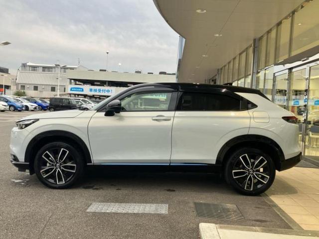 ヴェゼル 4WD eHEV Zプレイパッケージ 新品タイヤ/保証書/ディスプレイオーディオ+ナビ9インチ/デジタルインナーミラー/シートヒーター/車線逸脱防止支援システム/シート ハーフレザー/電動バックドア/ヘッドランプ LED バックカメラ(2枚目)