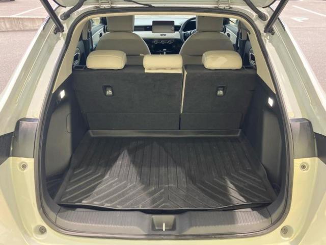 ヴェゼル 4WD eHEV Zプレイパッケージ 新品タイヤ/保証書/ディスプレイオーディオ+ナビ9インチ/デジタルインナーミラー/シートヒーター/車線逸脱防止支援システム/シート ハーフレザー/電動バックドア/ヘッドランプ LED バックカメラ(8枚目)