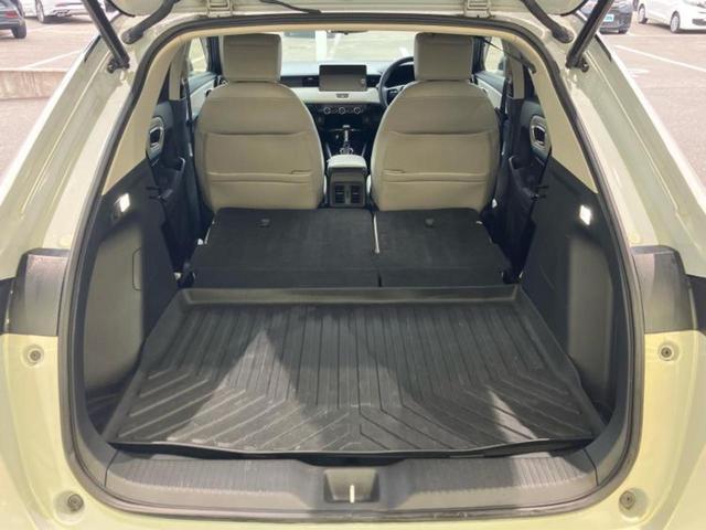 ヴェゼル 4WD eHEV Zプレイパッケージ 新品タイヤ/保証書/ディスプレイオーディオ+ナビ9インチ/デジタルインナーミラー/シートヒーター/車線逸脱防止支援システム/シート ハーフレザー/電動バックドア/ヘッドランプ LED バックカメラ(19枚目)