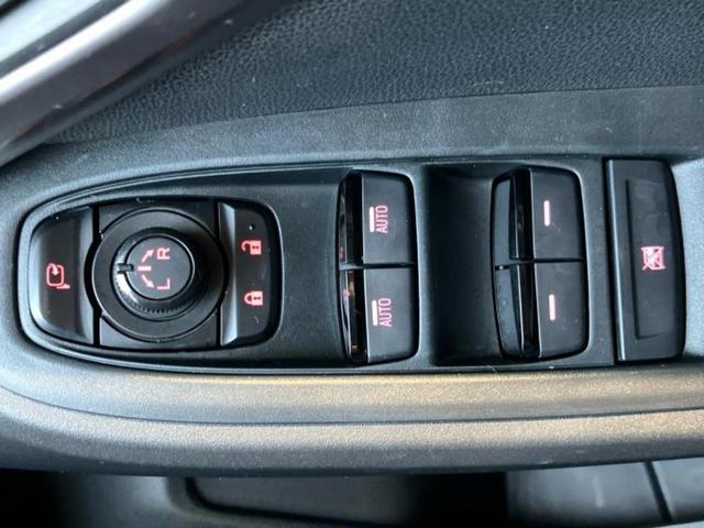 お車に合わせて無料保証以外にも、保証範囲、期間、距離を拡充させた有料保証もご用意しております！中古車の購入が初めてで不安・・・というお客様もご安心ください！