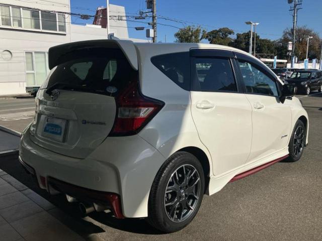 ノート ｅパワーニスモ　保証書／純正　ＳＤナビ／インテリジェントルームミラー／エマージェンシーブレーキ／アラウンドビューモニター／車線逸脱防止支援システム／ヘッドランプ　ＬＥＤ／Ｂｌｕｅｔｏｏｔｈ接続／ＥＴＣ　全周囲カメラ（3枚目）