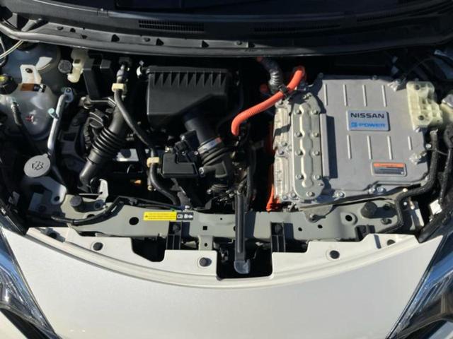 ノート ｅパワーニスモ　保証書／純正　ＳＤナビ／インテリジェントルームミラー／エマージェンシーブレーキ／アラウンドビューモニター／車線逸脱防止支援システム／ヘッドランプ　ＬＥＤ／Ｂｌｕｅｔｏｏｔｈ接続／ＥＴＣ　全周囲カメラ（46枚目）