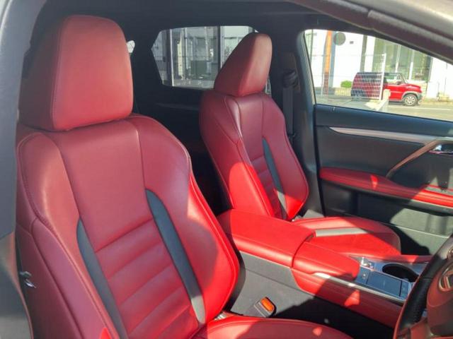 RX RX300Fスポーツ サンルーフ/保証書/純正 SDナビ/衝突安全装置/シートヒーター/車線逸脱防止支援システム/シート フルレザー/電動バックドア/ヘッドランプ LED/ETC/EBD付ABS/横滑り防止装置 革シート(4枚目)