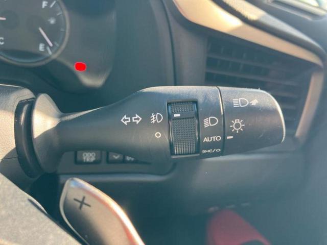 RX RX300Fスポーツ サンルーフ/保証書/純正 SDナビ/衝突安全装置/シートヒーター/車線逸脱防止支援システム/シート フルレザー/電動バックドア/ヘッドランプ LED/ETC/EBD付ABS/横滑り防止装置 革シート(16枚目)