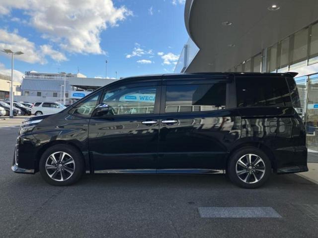 ヴォクシー ＺＳキラメキ２　保証書／社外　１１インチ　ＳＤナビ／フリップダウンモニター　社外　１２．８インチ／トヨタセーフティセンス／両側電動スライドドア／車線逸脱防止支援システム／ヘッドランプ　ＬＥＤ　衝突被害軽減システム（2枚目）