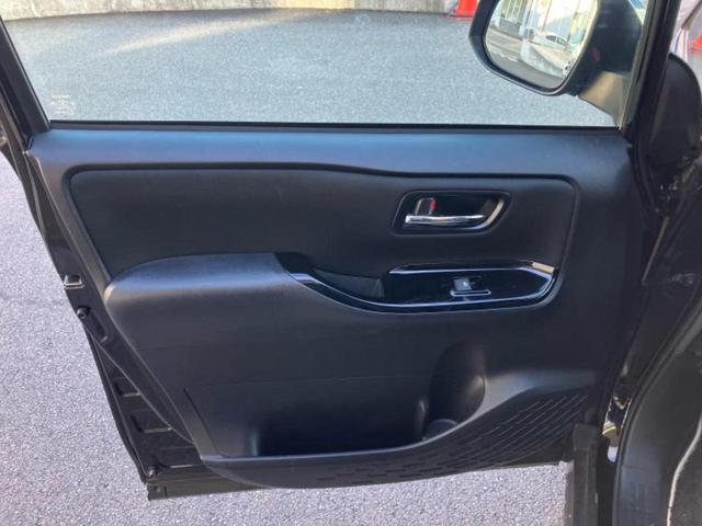 ヴォクシー ＺＳキラメキ２　保証書／社外　１１インチ　ＳＤナビ／フリップダウンモニター　社外　１２．８インチ／トヨタセーフティセンス／両側電動スライドドア／車線逸脱防止支援システム／ヘッドランプ　ＬＥＤ　衝突被害軽減システム（24枚目）