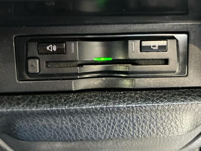 ヴォクシー ＺＳキラメキ２　保証書／社外　１１インチ　ＳＤナビ／フリップダウンモニター　社外　１２．８インチ／トヨタセーフティセンス／両側電動スライドドア／車線逸脱防止支援システム／ヘッドランプ　ＬＥＤ　衝突被害軽減システム（27枚目）