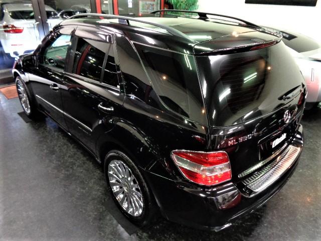 ML350 4マチック CARLSSONフルエアロブラックコンビレザーシートビルトインナビメッキ20インチAWスクエアテールマフラークルーズコントロール前後クリアランスソナーパワーシートシートヒーターHIDETCディーラー車(15枚目)