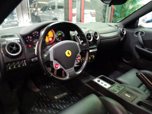 Ｆ４３０ Ｆ１　ディーラー車ＨＡＭＡＮＮエアロＲスポイラー４．３Ｖ６エンジン４９０ＰＳ６速Ｆ１マチックＭＳステンマフラー黒革カーボンシートカーボンパネルレッドキャリパー１９アルミイエローメーターＨＤＤナビバックカメラ（32枚目）