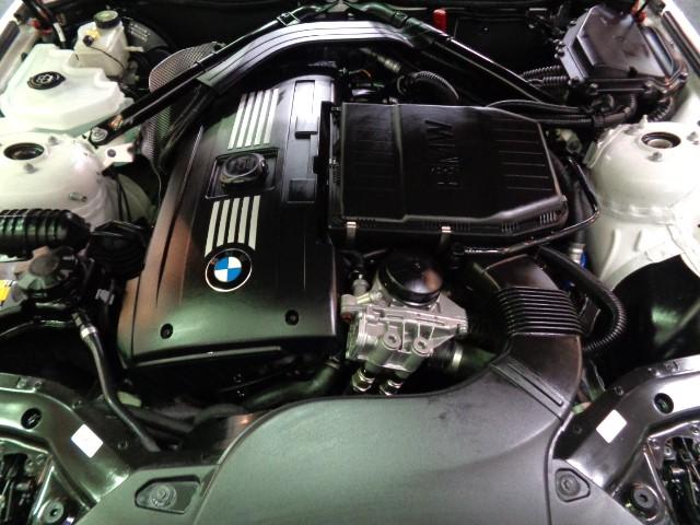 Ｚ４ ｓＤｒｉｖｅ３５ｉ　３．０ツインターボエンジン３０６ＰＳ７速ＤＣＴパドルＳ電動オープンＴＯＰホワイトベージュレザーウッドインテリアＨＤＤナビパワーシートシートヒーター専用２本出しマフラ１８アルミＨＩＤクルーズコントロール（44枚目）