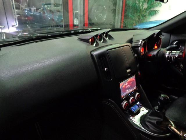 フェアレディＺ バージョンＳ　ＶＱ３７ＶＨＲ型ＶＶＥＬエンジン３３６ＰＳ６ＭＴサクラムステンマフラーＨＫＳエアクリＴＥＩＮ車高調ＲＡＹＳ１９アルミシンクロＲＥＶコンカーボンエアロレカロシートＭＯＭＯステアＨＩＤライトスマートキー（33枚目）