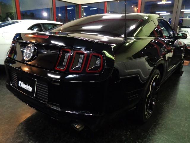 マスタング Ｖ６　プレミアム　後期型３．７Ｖ６エンジン６速ＳマチックＡＴブラックレザーシートフルセグナビＴＶクルーズコントロールシートヒーターＧＩＯＶＡＮＮＡ２０インチＡＷプロジェクターＨＩＤ３連ＬＥＤテールＥＴＣ走行２万ｋｍ台（3枚目）
