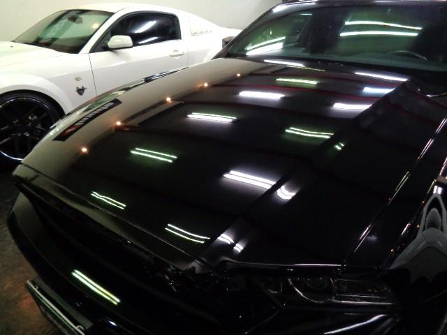 マスタング Ｖ６　プレミアム　後期型３．７Ｖ６エンジン６速ＳマチックＡＴブラックレザーシートフルセグナビＴＶクルーズコントロールシートヒーターＧＩＯＶＡＮＮＡ２０インチＡＷプロジェクターＨＩＤ３連ＬＥＤテールＥＴＣ走行２万ｋｍ台（5枚目）
