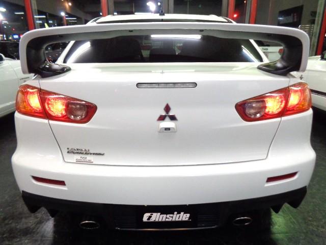 ランサー ＧＳＲエボリューションＸ　ホワイトパールカラー純正エアロ４Ｂ１１型ＮＩＶＥＣターボエンジン５ＭＴミッション４ＷＤ専用２本出しマフラーＡＷＣコントロールブレンボキャリパーレカロシートＥＮＫＥＩ１８アルミＨＩＤライトＦＯＧライト（10枚目）