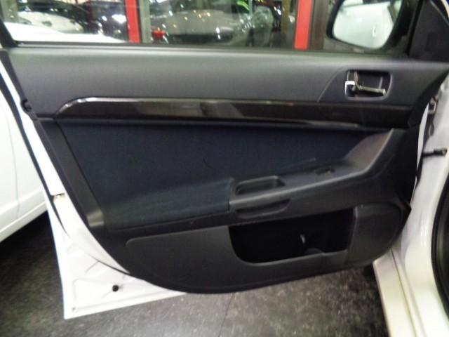 ランサー ＧＳＲエボリューションＸ　ホワイトパールカラー純正エアロ４Ｂ１１型ＮＩＶＥＣターボエンジン５ＭＴミッション４ＷＤ専用２本出しマフラーＡＷＣコントロールブレンボキャリパーレカロシートＥＮＫＥＩ１８アルミＨＩＤライトＦＯＧライト（35枚目）