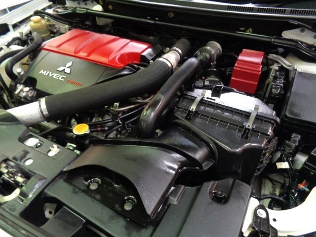ランサー ＧＳＲエボリューションＸ　ホワイトパールカラー純正エアロ４Ｂ１１型ＮＩＶＥＣターボエンジン５ＭＴミッション４ＷＤ専用２本出しマフラーＡＷＣコントロールブレンボキャリパーレカロシートＥＮＫＥＩ１８アルミＨＩＤライトＦＯＧライト（40枚目）