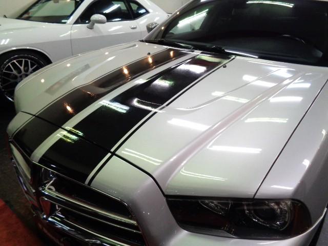 ダッジ・チャージャー R/T 5.7V8HEMIエンジンAWD黒革シートGIBSONマフラーローダウンサスメッキ20インチAWブラックラインディスプレイオーディオパワーシートシートヒーターバックカメラステアヒーターHIDライト(5枚目)