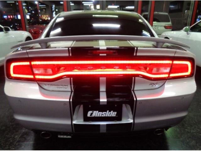 ダッジ・チャージャー R/T 5.7V8HEMIエンジンAWD黒革シートGIBSONマフラーローダウンサスメッキ20インチAWブラックラインディスプレイオーディオパワーシートシートヒーターバックカメラステアヒーターHIDライト(11枚目)