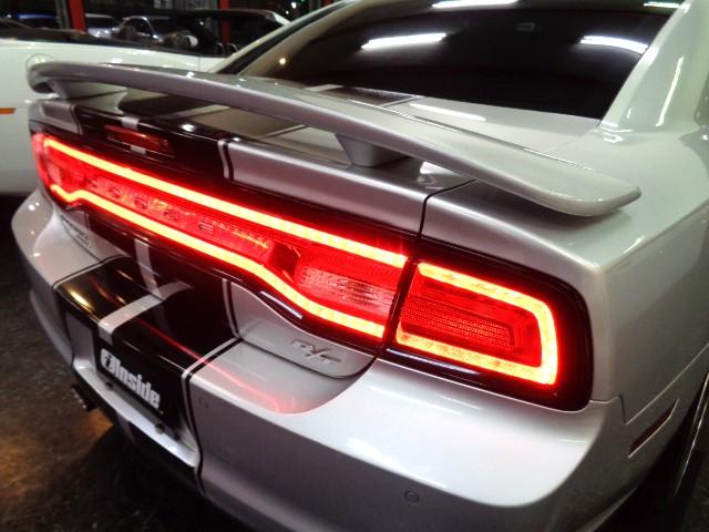 ダッジ・チャージャー R/T 5.7V8HEMIエンジンAWD黒革シートGIBSONマフラーローダウンサスメッキ20インチAWブラックラインディスプレイオーディオパワーシートシートヒーターバックカメラステアヒーターHIDライト(13枚目)