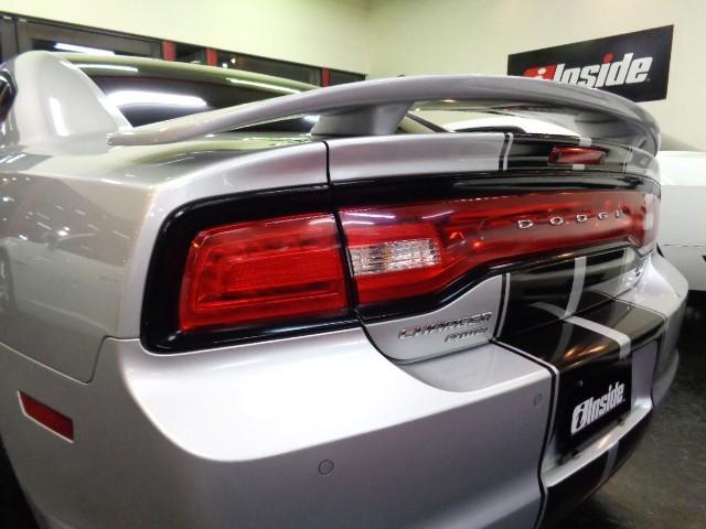 ダッジ・チャージャー R/T 5.7V8HEMIエンジンAWD黒革シートGIBSONマフラーローダウンサスメッキ20インチAWブラックラインディスプレイオーディオパワーシートシートヒーターバックカメラステアヒーターHIDライト(19枚目)