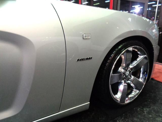 ダッジ・チャージャー R/T 5.7V8HEMIエンジンAWD黒革シートGIBSONマフラーローダウンサスメッキ20インチAWブラックラインディスプレイオーディオパワーシートシートヒーターバックカメラステアヒーターHIDライト(20枚目)