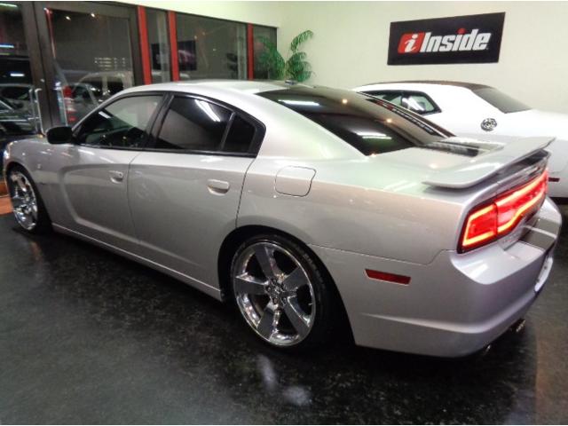 ダッジ・チャージャー R/T 5.7V8HEMIエンジンAWD黒革シートGIBSONマフラーローダウンサスメッキ20インチAWブラックラインディスプレイオーディオパワーシートシートヒーターバックカメラステアヒーターHIDライト(25枚目)