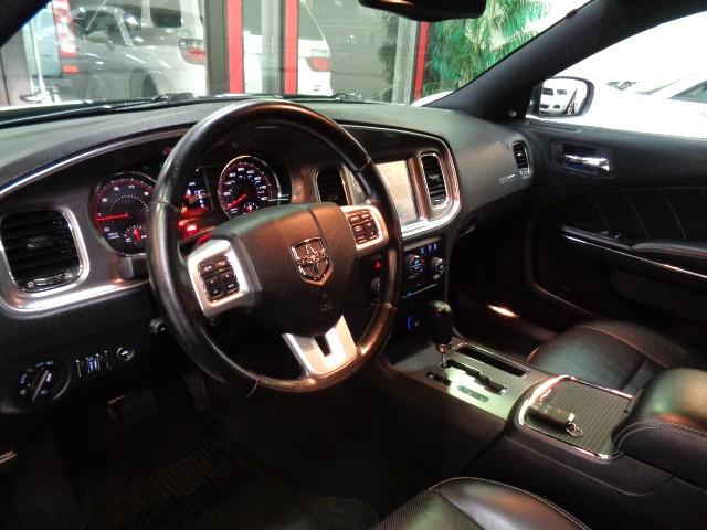 ダッジ・チャージャー R/T 5.7V8HEMIエンジンAWD黒革シートGIBSONマフラーローダウンサスメッキ20インチAWブラックラインディスプレイオーディオパワーシートシートヒーターバックカメラステアヒーターHIDライト(28枚目)