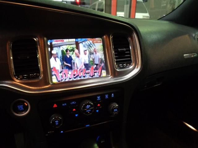 ダッジ・チャージャー R/T 5.7V8HEMIエンジンAWD黒革シートGIBSONマフラーローダウンサスメッキ20インチAWブラックラインディスプレイオーディオパワーシートシートヒーターバックカメラステアヒーターHIDライト(30枚目)