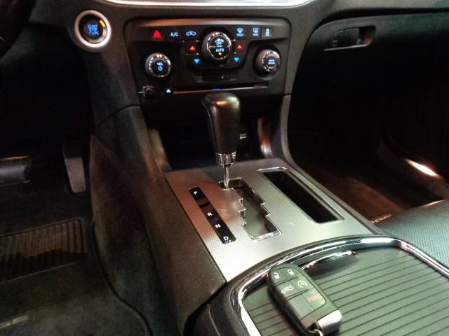 ダッジ・チャージャー R/T 5.7V8HEMIエンジンAWD黒革シートGIBSONマフラーローダウンサスメッキ20インチAWブラックラインディスプレイオーディオパワーシートシートヒーターバックカメラステアヒーターHIDライト(31枚目)