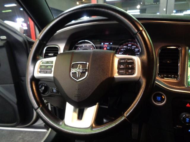 ダッジ・チャージャー R/T 5.7V8HEMIエンジンAWD黒革シートGIBSONマフラーローダウンサスメッキ20インチAWブラックラインディスプレイオーディオパワーシートシートヒーターバックカメラステアヒーターHIDライト(32枚目)