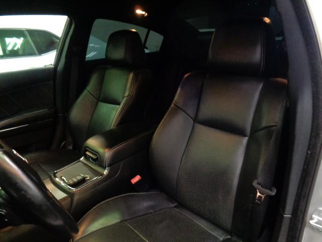 ダッジ・チャージャー R/T 5.7V8HEMIエンジンAWD黒革シートGIBSONマフラーローダウンサスメッキ20インチAWブラックラインディスプレイオーディオパワーシートシートヒーターバックカメラステアヒーターHIDライト(36枚目)