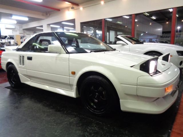 ＭＲ２ Ｓ　スーパーホワイトカラーフルエアロノーマルルーフ３Ａ－ＬＵミッドシップエンジン純正５ＭＴミッション専用２本出しマフラーレカロシートＷＯＲＫアルミＲスポイラールーフスポイラー七宝焼エンブレムＴベルト交換済（7枚目）